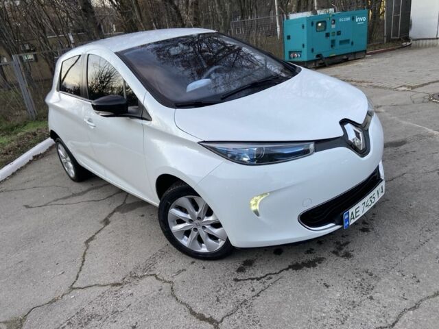 Белый Рено Зое, объемом двигателя 0 л и пробегом 159 тыс. км за 7550 $, фото 1 на Automoto.ua