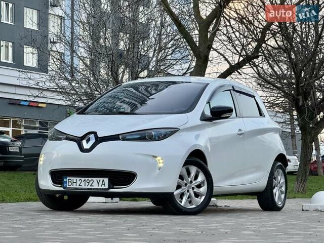 Белый Рено Зое, объемом двигателя 0 л и пробегом 147 тыс. км за 5999 $, фото 1 на Automoto.ua