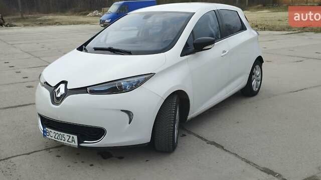 Белый Рено Зое, объемом двигателя 0 л и пробегом 94 тыс. км за 7600 $, фото 1 на Automoto.ua