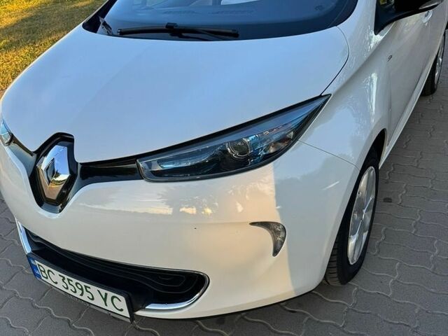 Белый Рено Зое, объемом двигателя 0 л и пробегом 119 тыс. км за 6900 $, фото 1 на Automoto.ua