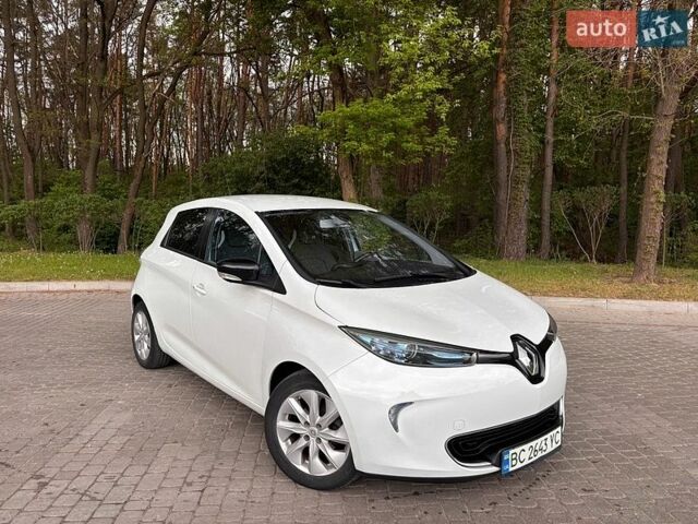 Белый Рено Зое, объемом двигателя 0 л и пробегом 107 тыс. км за 6900 $, фото 1 на Automoto.ua