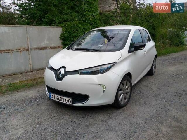 Белый Рено Зое, объемом двигателя 0 л и пробегом 104 тыс. км за 7300 $, фото 1 на Automoto.ua