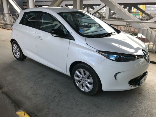 Белый Рено Зое, объемом двигателя 0 л и пробегом 40 тыс. км за 13800 $, фото 1 на Automoto.ua