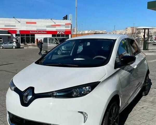 Белый Рено Зое, объемом двигателя 0 л и пробегом 91 тыс. км за 4800 $, фото 1 на Automoto.ua