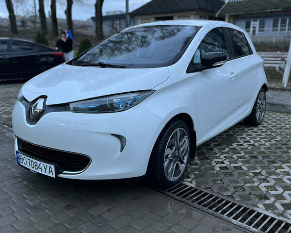 Белый Рено Зое, объемом двигателя 0 л и пробегом 159 тыс. км за 7600 $, фото 1 на Automoto.ua