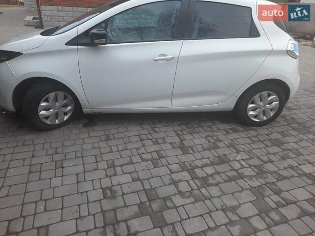 Белый Рено Зое, объемом двигателя 0 л и пробегом 105 тыс. км за 9300 $, фото 1 на Automoto.ua