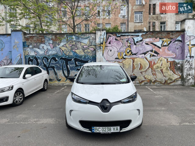 Белый Рено Зое, объемом двигателя 0 л и пробегом 69 тыс. км за 8000 $, фото 1 на Automoto.ua
