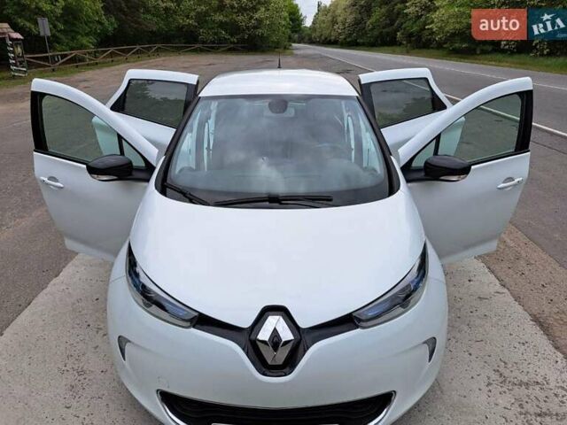 Белый Рено Зое, объемом двигателя 0 л и пробегом 65 тыс. км за 9800 $, фото 1 на Automoto.ua