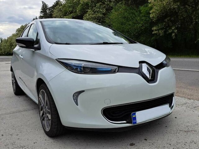 Белый Рено Зое, объемом двигателя 0 л и пробегом 65 тыс. км за 8500 $, фото 1 на Automoto.ua
