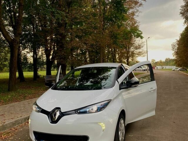 Белый Рено Зое, объемом двигателя 0 л и пробегом 92 тыс. км за 7000 $, фото 1 на Automoto.ua