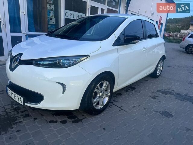 Белый Рено Зое, объемом двигателя 0 л и пробегом 93 тыс. км за 5950 $, фото 1 на Automoto.ua
