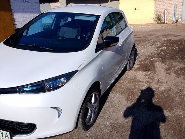Белый Рено Зое, объемом двигателя 65 л и пробегом 184 тыс. км за 7500 $, фото 1 на Automoto.ua