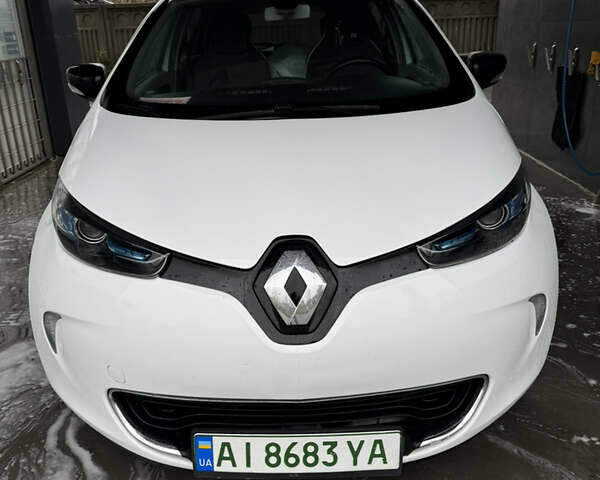Белый Рено Зое, объемом двигателя 0 л и пробегом 130 тыс. км за 6999 $, фото 1 на Automoto.ua