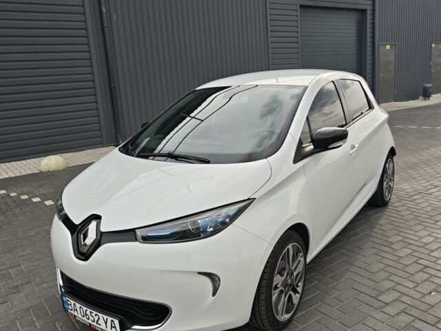 Білий Рено Зое, об'ємом двигуна 0 л та пробігом 129 тис. км за 7771 $, фото 1 на Automoto.ua