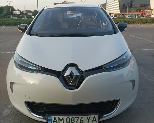 Белый Рено Зое, объемом двигателя 0 л и пробегом 103 тыс. км за 7450 $, фото 1 на Automoto.ua