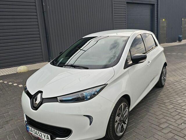 Белый Рено Зое, объемом двигателя 0 л и пробегом 129 тыс. км за 7800 $, фото 1 на Automoto.ua