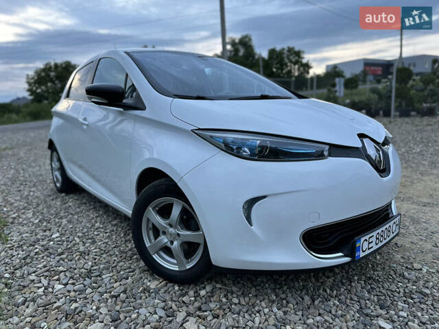 Белый Рено Зое, объемом двигателя 0 л и пробегом 65 тыс. км за 8800 $, фото 1 на Automoto.ua