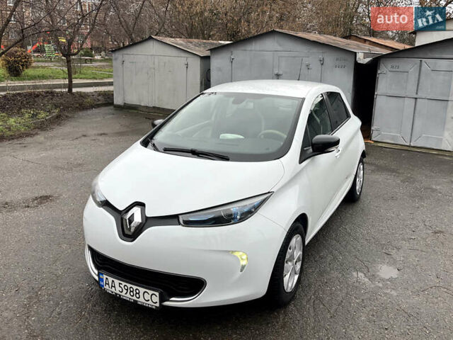 Белый Рено Зое, объемом двигателя 0 л и пробегом 115 тыс. км за 5950 $, фото 1 на Automoto.ua