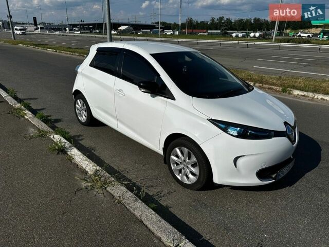 Белый Рено Зое, объемом двигателя 0 л и пробегом 120 тыс. км за 7250 $, фото 1 на Automoto.ua