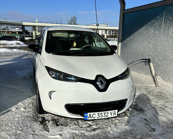 Белый Рено Зое, объемом двигателя 0 л и пробегом 111 тыс. км за 8000 $, фото 1 на Automoto.ua