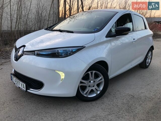 Белый Рено Зое, объемом двигателя 0 л и пробегом 90 тыс. км за 7500 $, фото 1 на Automoto.ua
