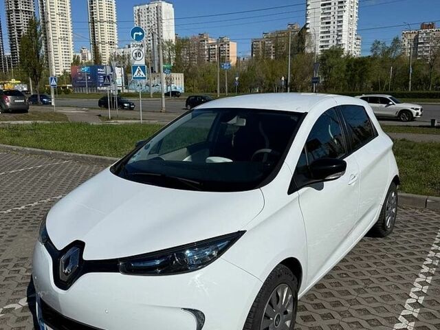 Белый Рено Зое, объемом двигателя 0 л и пробегом 85 тыс. км за 6800 $, фото 1 на Automoto.ua