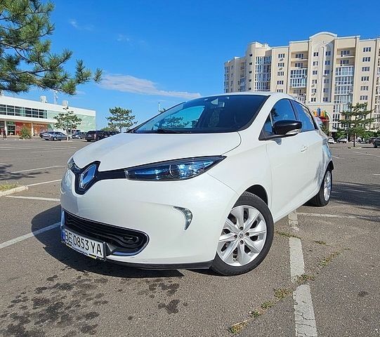 Белый Рено Зое, объемом двигателя 0 л и пробегом 58 тыс. км за 8500 $, фото 1 на Automoto.ua