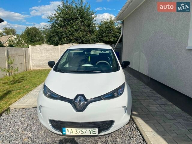 Белый Рено Зое, объемом двигателя 0 л и пробегом 68 тыс. км за 7200 $, фото 1 на Automoto.ua
