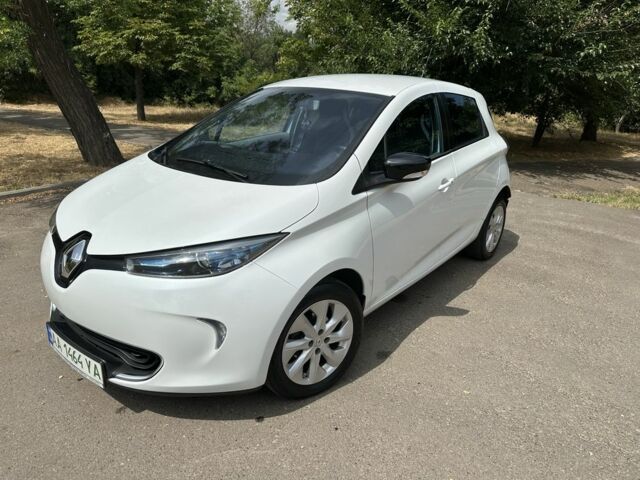 Белый Рено Зое, объемом двигателя 0 л и пробегом 170 тыс. км за 7500 $, фото 1 на Automoto.ua