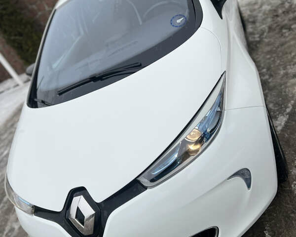 Белый Рено Зое, объемом двигателя 0 л и пробегом 97 тыс. км за 6350 $, фото 1 на Automoto.ua