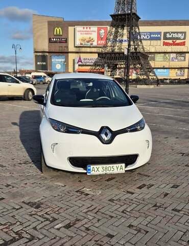 Белый Рено Зое, объемом двигателя 0 л и пробегом 84 тыс. км за 9600 $, фото 1 на Automoto.ua