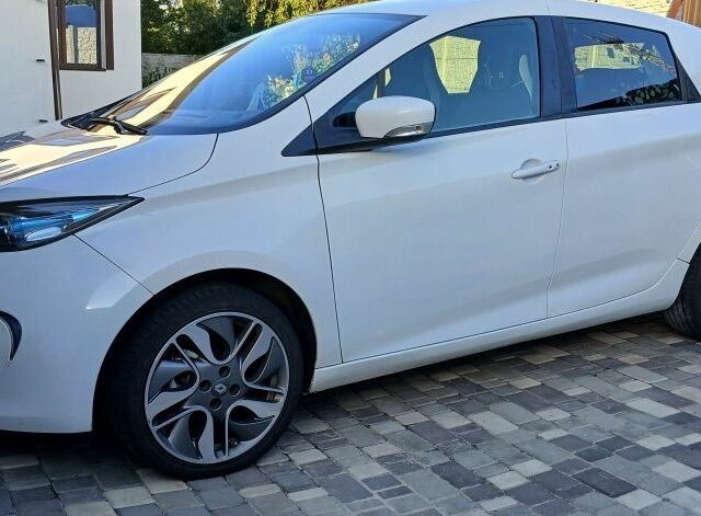 Білий Рено Зое, об'ємом двигуна 0 л та пробігом 98 тис. км за 7300 $, фото 1 на Automoto.ua