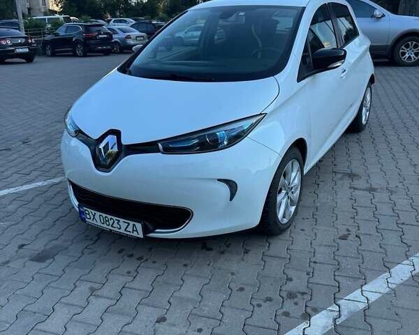 Білий Рено Зое, об'ємом двигуна 0 л та пробігом 100 тис. км за 7800 $, фото 1 на Automoto.ua