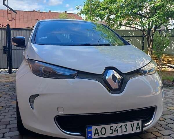 Белый Рено Зое, объемом двигателя 0 л и пробегом 200 тыс. км за 5350 $, фото 1 на Automoto.ua
