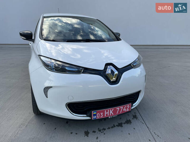 Белый Рено Зое, объемом двигателя 0 л и пробегом 74 тыс. км за 6900 $, фото 1 на Automoto.ua