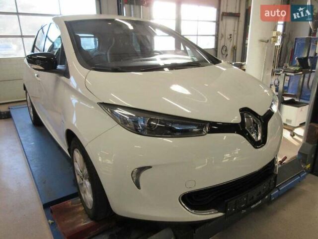 Белый Рено Зое, объемом двигателя 0 л и пробегом 45 тыс. км за 6200 $, фото 1 на Automoto.ua