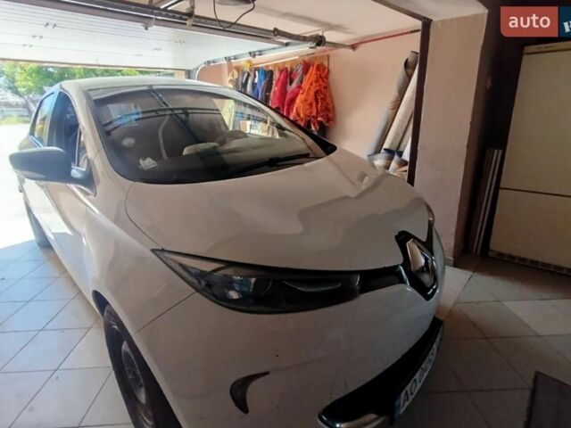 Білий Рено Зое, об'ємом двигуна 0 л та пробігом 130 тис. км за 6800 $, фото 1 на Automoto.ua