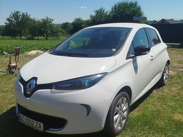 Белый Рено Зое, объемом двигателя 0 л и пробегом 125 тыс. км за 7100 $, фото 1 на Automoto.ua