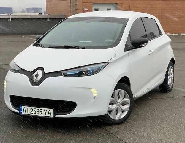 Белый Рено Зое, объемом двигателя 0 л и пробегом 120 тыс. км за 8000 $, фото 1 на Automoto.ua