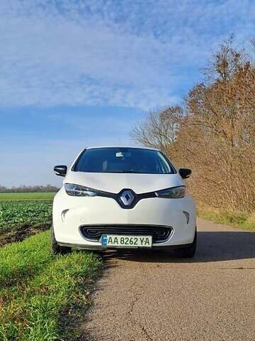 Белый Рено Зое, объемом двигателя 0 л и пробегом 163 тыс. км за 7950 $, фото 1 на Automoto.ua