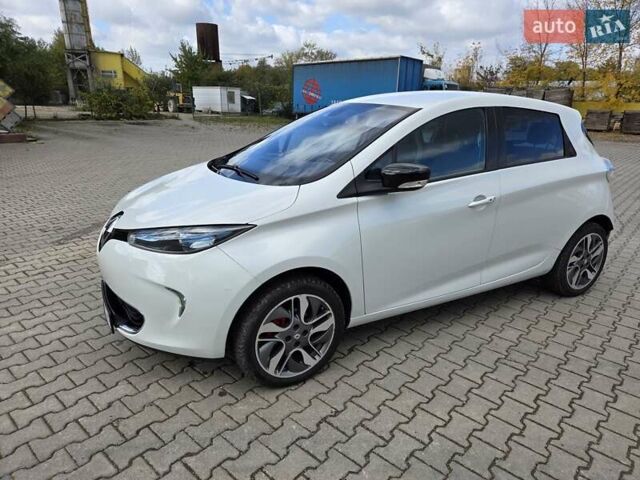 Белый Рено Зое, объемом двигателя 0 л и пробегом 147 тыс. км за 5900 $, фото 1 на Automoto.ua