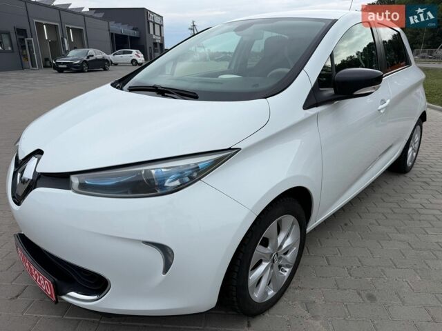 Белый Рено Зое, объемом двигателя 0 л и пробегом 100 тыс. км за 7650 $, фото 1 на Automoto.ua