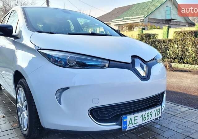 Белый Рено Зое, объемом двигателя 0 л и пробегом 113 тыс. км за 7200 $, фото 1 на Automoto.ua