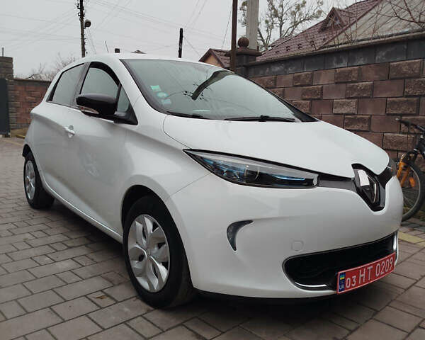 Белый Рено Зое, объемом двигателя 0 л и пробегом 96 тыс. км за 6850 $, фото 1 на Automoto.ua