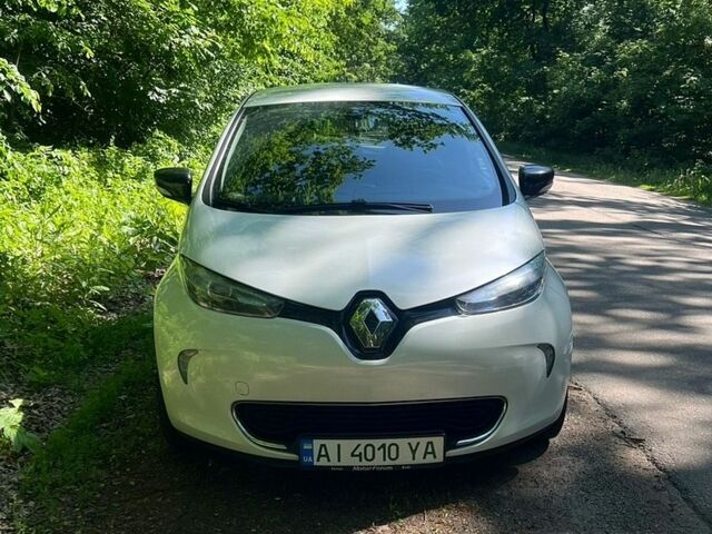 Белый Рено Зое, объемом двигателя 0 л и пробегом 130 тыс. км за 8100 $, фото 1 на Automoto.ua