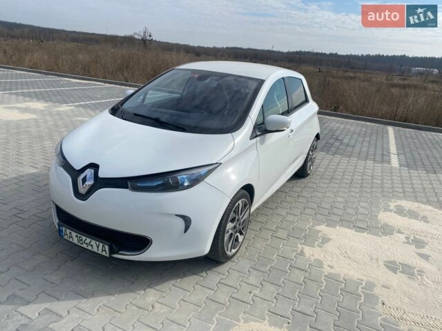Белый Рено Зое, объемом двигателя 0 л и пробегом 104 тыс. км за 7300 $, фото 1 на Automoto.ua