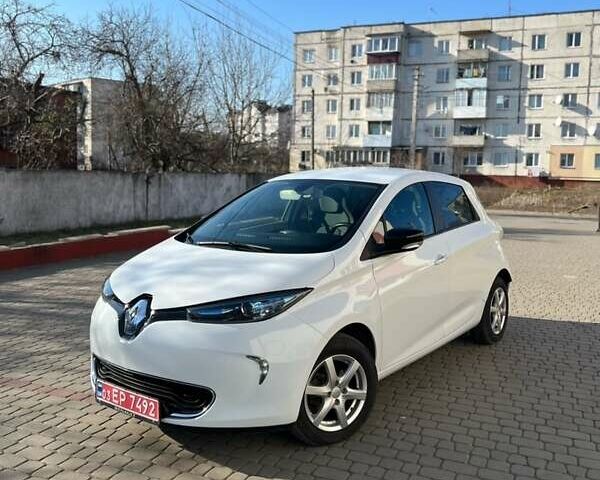 Белый Рено Зое, объемом двигателя 0 л и пробегом 50 тыс. км за 6700 $, фото 1 на Automoto.ua