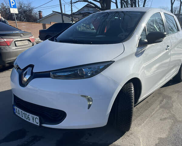 Білий Рено Зое, об'ємом двигуна 0 л та пробігом 121 тис. км за 9200 $, фото 1 на Automoto.ua