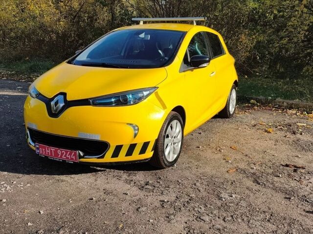 Белый Рено Зое, объемом двигателя 0 л и пробегом 30 тыс. км за 8500 $, фото 1 на Automoto.ua