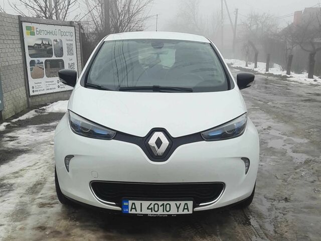 Белый Рено Зое, объемом двигателя 0 л и пробегом 129 тыс. км за 8300 $, фото 1 на Automoto.ua